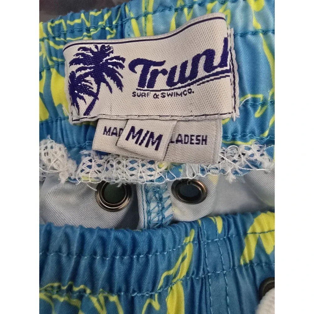 TRUNKS SURF AND SWIM CO. Men SHORTS‎ SIZE Medium Blue Yellow Lining Cut Out